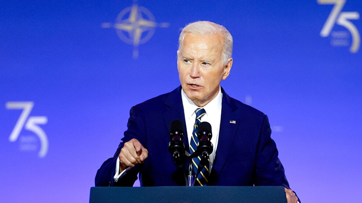 El presidente Joe Biden pronuncia un discurso durante el acto de celebración del 75 aniversario de la OTAN en Washington, el 9 de julio de 2024.(Kevin Dietsch/Getty Images)
