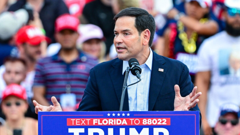 El senador Marco Rubio (R-FL) habla en un mitin de campaña para el expresidente Donald Trump en el Trump National Doral Golf Club en Doral, Florida, el 09 de julio de 2024. (GIORGIO VIERA/AFP vía Getty Images)
