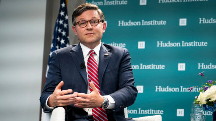 El presidente de la Cámara de Representantes, el republicano Mike Johnson, habla en el Instituto Hudson de Washington el 8 de julio de 2024. (Madalina Vasiliu/The Epoch Times)