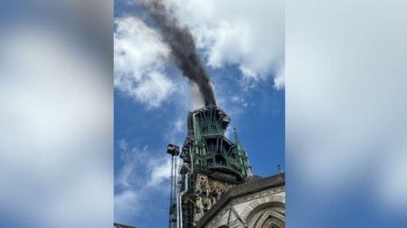 Incendio en la catedral de la ciudad francesa de Ruán
