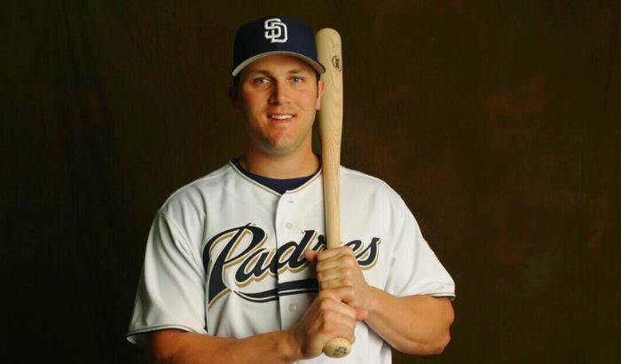 Sean Burroughs #33 de los Padres de San Diego posa para un retrato durante el Día de Fotografía de los Padres de San Diego en el Peoria Stadium en Peoria, Arizona, el 26 de febrero de 2005. (Nick Laham/Getty Images)