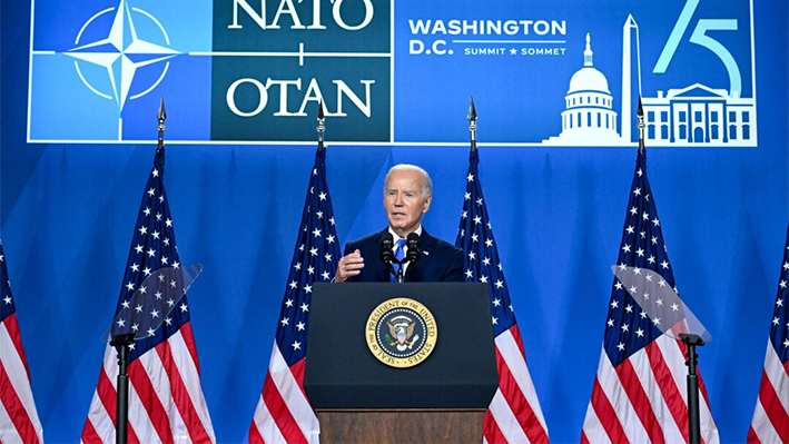 El presidente Joe Biden habla durante una rueda de prensa en la clausura de la 75ª Cumbre de la OTAN en el Centro de Convenciones Walter E. Washington en Washington, el 11 de julio de 2024. (Saul Leob/AFP vía Getty Images)