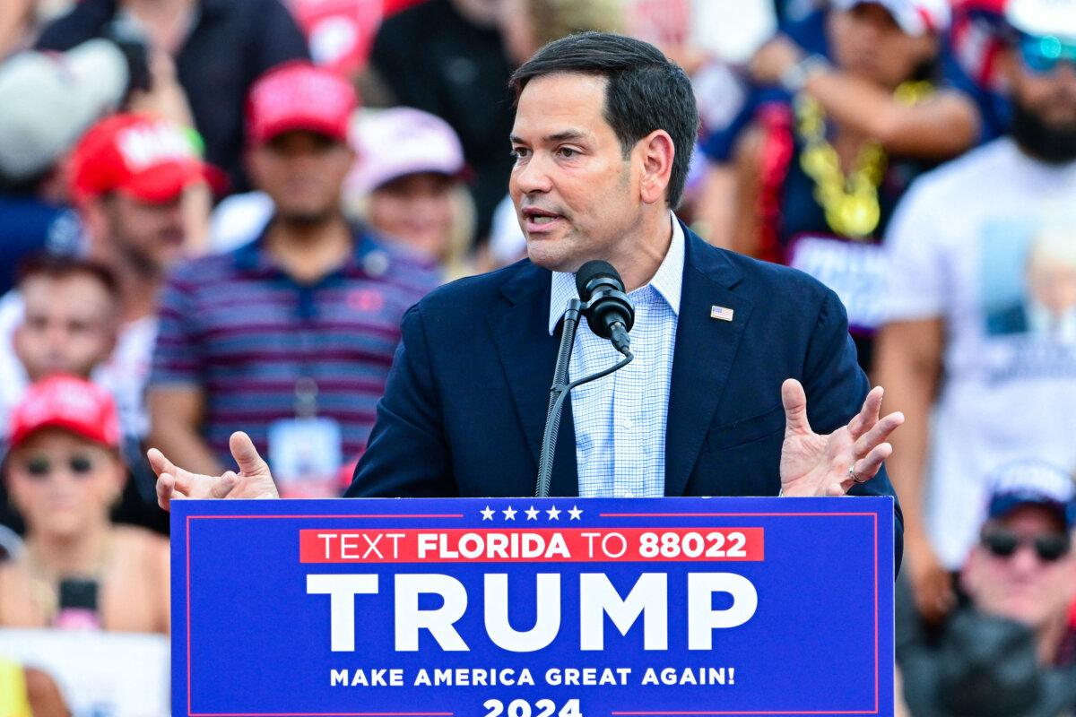 El senador Marco Rubio ( R-Fla.) habla en un mitin de campaña del expresidente Donald Trump en el Trump National Doral Golf Club en Doral, Florida, el 9 de julio de 2024. (Giorgio Viera/AFP vía Getty Images)