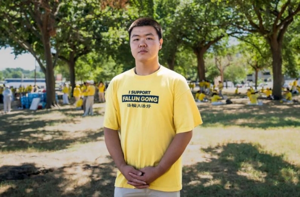 Li Hongxiang participa en una manifestación y marcha para pedir el fin de la persecución de la práctica espiritual que el Partido Comunista Chino lleva a cabo desde hace 25 años, en Washington, el 11 de julio de 2024. (Madalina Vasiliu/The Epoch Times)