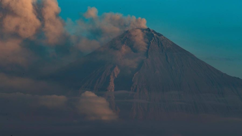 Fotografía de archivo del volcán Sangay. EFE/José Jácome