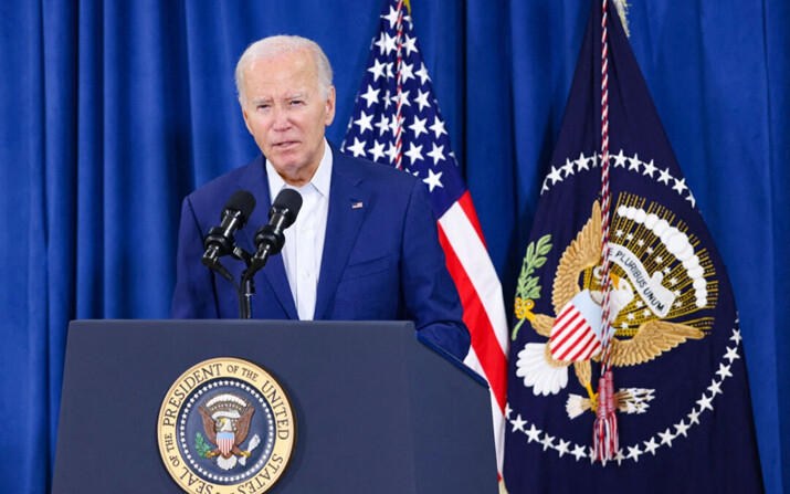 El presidente Joe Biden habla después de que su oponente republicano Donald Trump resultara herido tras un tiroteo en un mitin electoral en Pensilvania, en el Departamento de Policía de Rehoboth Beach, Delaware, el 13 de julio de 2024. (SAMUEL CORUM/AFP)