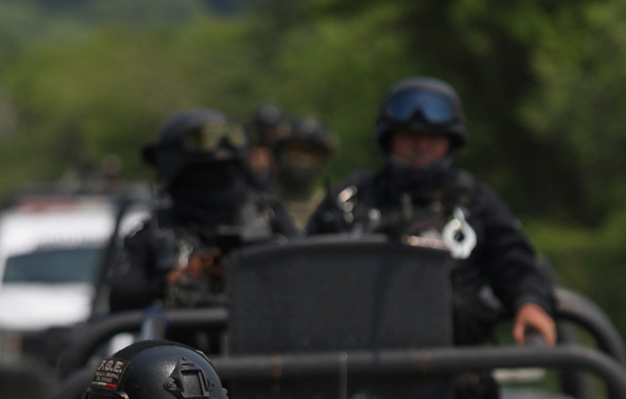 Fotografía de archivo donde se observa a varios miembros del Ejército Mexicano, Marina Armada de México, Guardia Nacional, Policía Estatal y la Unidad Canina de la FGE, durante un operativo. (EFE/José Luis De La Cruz)