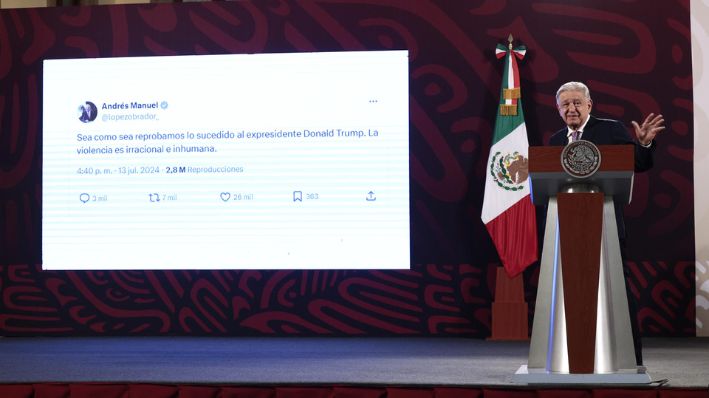 El presidente de México, Andrés Manuel López Obrador, habla durante su conferencia de prensa matutina en el Palacio Nacional, en la Ciudad de México, México, el 15 de julio de 2024. (EFE/ José Mendez)
