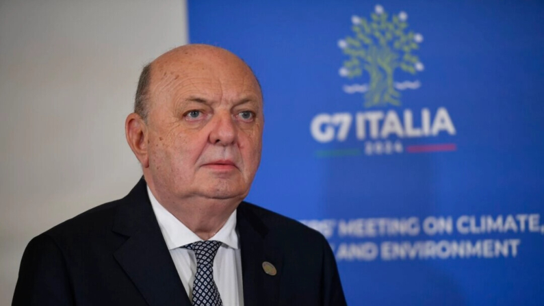 Gilberto Pichetto Fratin, ministro de Energía de Italia, asiste a una reunión en Turín, Italia, el 29 de abril de 2024. (Stefano Guidi/Getty Images)