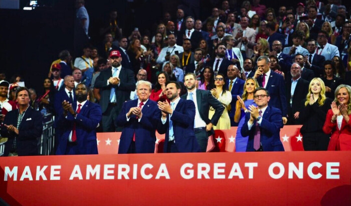 El expresidente Donald J. Trump llega a la Convención Nacional Republicana 2024 en Milwaukee, Wisconsin, el 15 de julio de 2024. (Madalina Vasiliu/The Epoch Times)