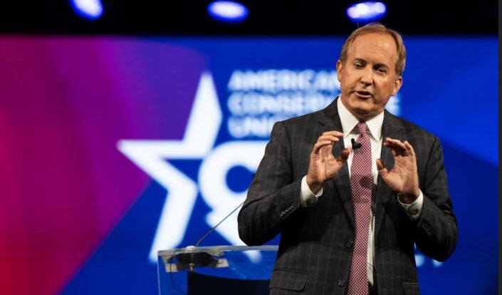 El fiscal general de Texas, Ken Paxton, habla en CPAC en el Hilton Anatole en Dallas, Texas, el 11 de julio de 2021. (Brandon Bell/Getty Images)