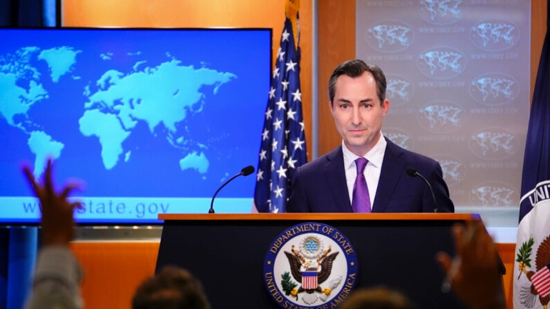 El portavoz del Departamento de Estado, Matthew Miller, habla durante una conferencia de prensa en el Departamento de Estado, en Washington, el 24 de julio de 2023. (Madalina Vasiliu/The Epoch Times)