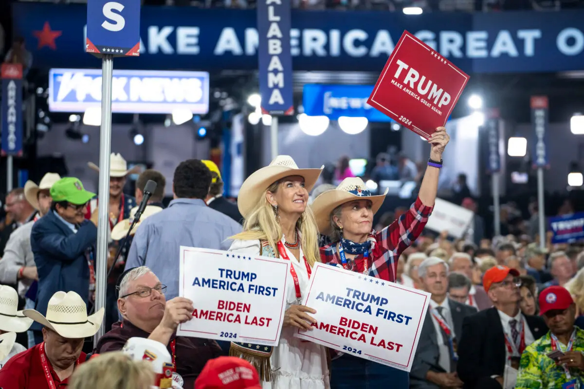 Delegados de Texas asisten a la Convención Nacional Republicana (RNC) en Milwaukee, Wisconsin, el 16 de julio de 2024. (Madalina Vasiliu/The Epoch Times)