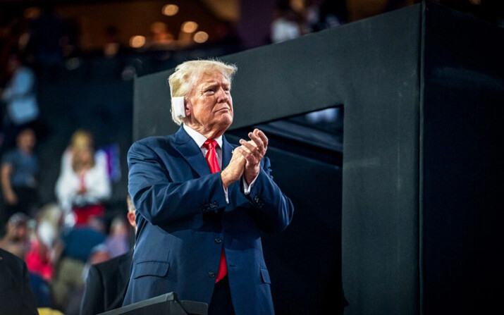 El expresidente Donald Trump asiste a la Convención Nacional Republicana de 2024 en Milwaukee, el 15 de julio de 2024. Trump hace su primera aparición pública desde el intento de asesinato en Pensilvania. (Madalina Vasiliu/The Epoch Times)