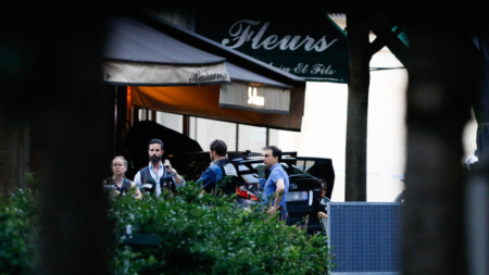 Un muerto y tres heridos tras impactar coche contra terraza en París
