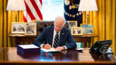 Biden firma ley que devuelve tierras a la tribu Winnebago de Nebraska