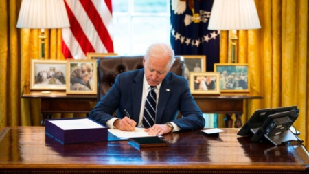 Biden firma ley que devuelve tierras a la tribu Winnebago de Nebraska