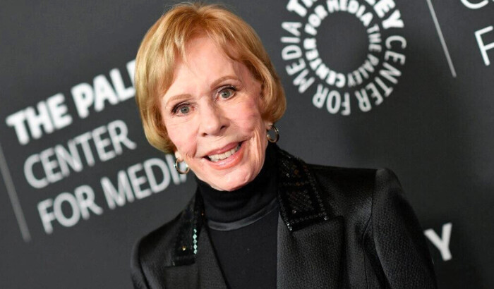 Carol Burnett asiste al estreno de "Bob Mackie: Naked Illusion" en el Directors Guild of America en Los Ángeles, California, el 13 de mayo de 2024. (Valerie Macon/AFP vía Getty Images)