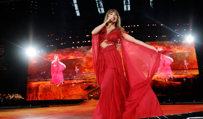 Taylor Swift se presenta en el escenario durante "Taylor Swift | The Eras Tour" en el Johan Cruijff Arena de Ámsterdam, Países Bajos, el 5 de julio de 2024. (Aldara Zarraoa/Getty Images para TAS Rights Management)