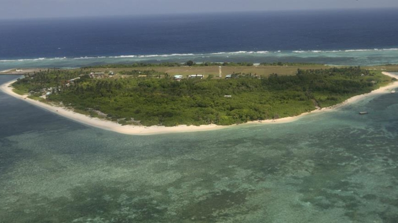 Vista aérea de la isla Pagasa, una de las islas perteneciente al archipiélago Spratly, en el Mar de China Meridional. EFE/Rolex Dela Pena, pool