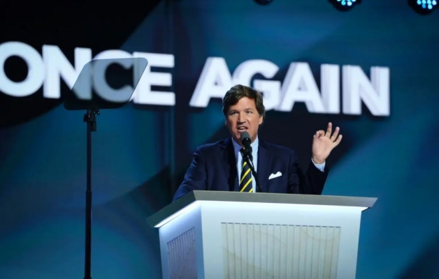 Tucker Carlson, fundador de Tucker Carlson Network, habla el último día de la RNC en Milwaukee, Wisconsin, el 18 de julio de 2024. (Madalina Vasiliu/The Epoch Times)