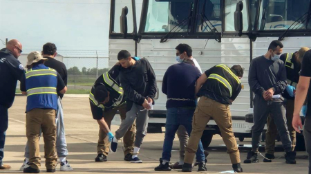 EE.UU. deporta a más de centenar de colombianos desde Harlingen, en Texas