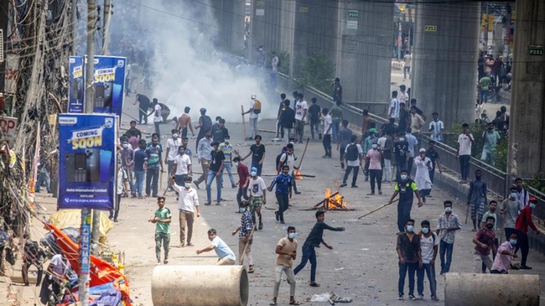 Imagen de las protestas en Bangladés. EFE/EPA/Monirul Alam 