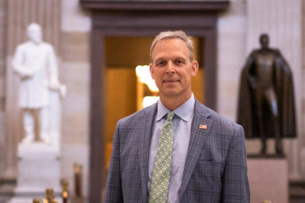 El representante Scott Perry (R-Pa.) en la Rotonda del edificio del Capitolio de EE. UU. en Washington el 25 de junio de 2024. (Madalina Vasiliu/The Epoch Times)