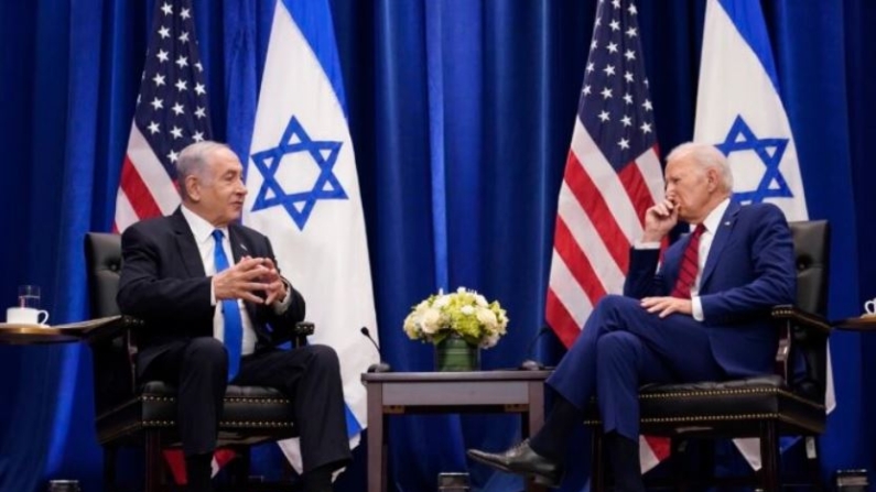 El presidente Joe Biden se reúne con el primer ministro israelí Benjamin Netanyahu (izquierda) en Nueva York el 20 de septiembre de 2023 (Susan Walsh/AP Photo)