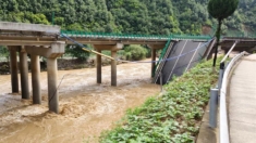 Al menos 11 muertos al derrumbarse puente de una autopista en China