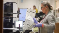 Sitios de votación afectados por la caída global de tecnología, informó el condado de Maricopa