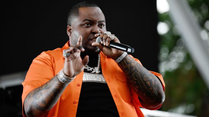 Sean Kingston se presenta en el escenario mientras TLC & Shaggy's Hot Summer Nights Tour se hace cargo del Anfiteatro Solar FPL de Miami en Bayfront Park, el 3 de junio de 2023 en Miami, Florida. (Jason Koerner/Getty Images para Live Nation)