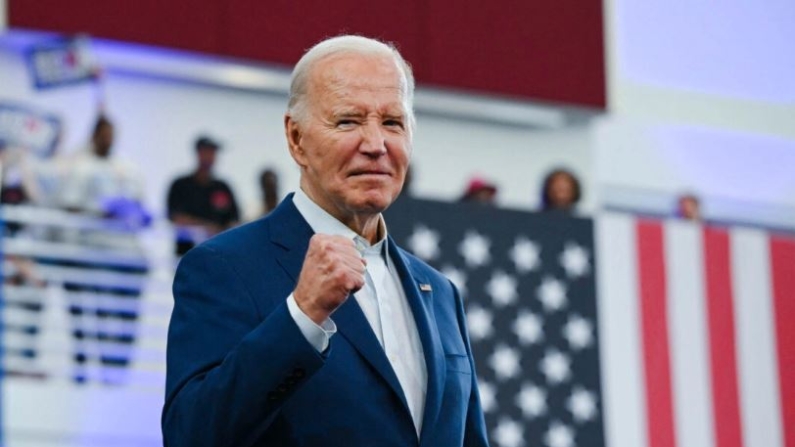 El presidente Joe Biden llega para hablar durante un acto de campaña en Detroit, el 12 de julio de 2024. (Mandel Ngan/AFP via Getty Images)