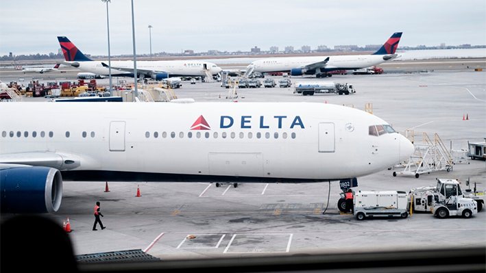 Aviones de Delta en la pista del aeropuerto John F. Kennedy (JFK) de la ciudad de Nueva York el 31 de enero de 2020. (Spencer Platt/Getty Images)