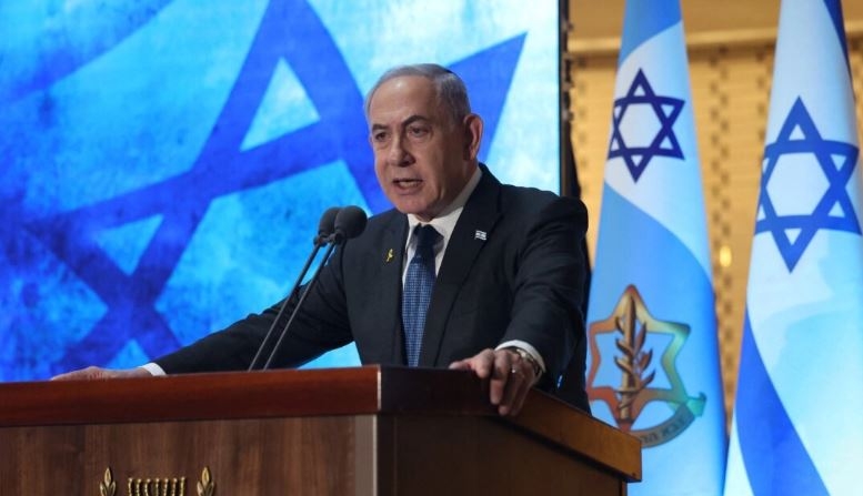 El primer ministro israelí Benjamin Netanyahu habla en la Sala Conmemorativa del Monte Herzl en Jerusalén, el 16 de julio de 2024. (Abir Sultan/AFP via Getty Images)