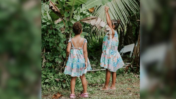 Imagen ilustrativa de dos niñas jugando. (Foto de Mieke Campbell/Unsplash)