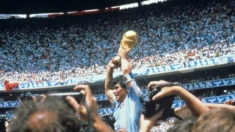 Subastarán camiseta de Maradona que uso en las semifinales del Mundial de México 1986