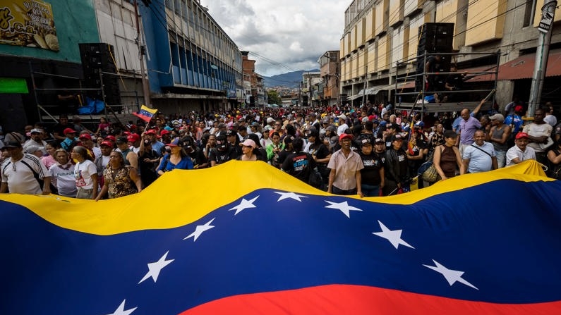 El Colegio Nacional de Periodistas (CNP) y el Sindicato Nacional de Trabajadores de la Prensa (SNTP) de Venezuela exigieron este viernes a las autoridades -civiles y militares- respetar el trabajo de sus agremiados "sin censura, sin hostigamientos, sin persecuciones", de cara a las elecciones presidenciales del 28 de julio. (EFE/ Miguel Gutiérrez)