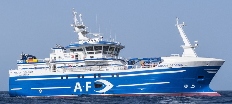 Vista del pesquero Argos Georgia, en el que iban 27 personas a bordo, entre ellos tripulantes gallegos, que se ha hundido de madrugada en las Islas Malvinas. La Autoridad Marítima de las Islas Malvinas recibió información ayer lunes por la tarde de que el barco pesquero solicitó asistencia a unas 200 millas al este de Stanley. (EFE/Comisión para la Conservación de los Recursos Vivos Marinos Antárticos –CCAMLR–) 