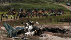 18 personas sufrieron una muerte instantánea al estrellarse su avión, solo sobrevivió el piloto, en Nepal