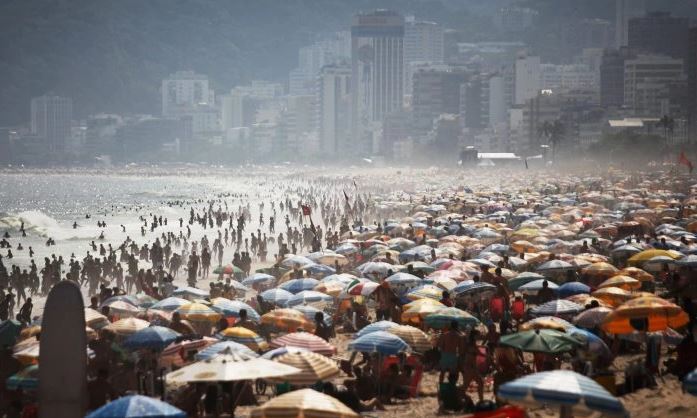 La playa de Ipanema en Río de Janeiro en una fotografía de archivo sin fecha. (Mario Tama/Getty Images)