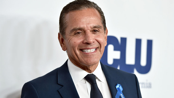 El exalcalde de Los Ángeles Antonio Villaraigosa asiste a la cena anual de la Declaración de Derechos de ACLU SoCal en el Beverly Wilshire Four Seasons Hotel en Beverly Hills, California, el 17 de noviembre de 2019. (Alberto E. Rodríguez/Getty Images)
