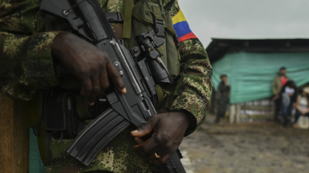 Un niño muerto y 6 heridos en un ataque atribuido a disidencias de las FARC en Colombia