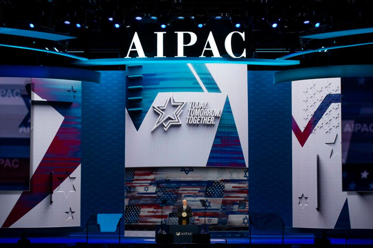 El vicepresidente Mike Pence habla en la Conferencia 2020 del Comité Estadounidense Israelí de Asuntos Públicos (AIPAC) en Washington el 2 de marzo de 2020. (Alex Brandon/AP Photo)