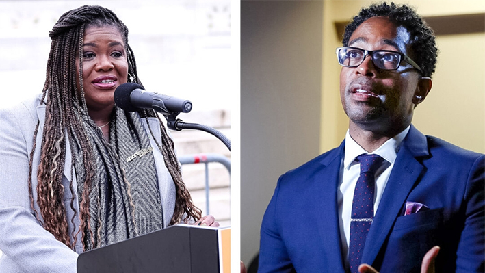 (Izquierda) La representante Cori Bush (D-Mo.) habla frente a la Corte Suprema en Washington el 22 de junio de 2023. (Derecha) El fiscal del condado de St. Louis, Wesley Bell, habla en una entrevista en Clayton, Misisipi, el 29 de julio de 2019. (Paul Morigi/Getty Images for Just Majority, Jeff Roberson/AP Photo)
