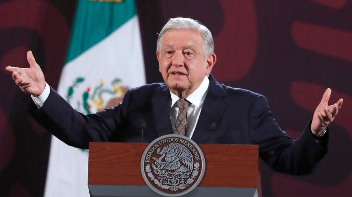 El presidente de México Andrés Manuel López Obrador, durante una conferencia de prensa matutina en el Palacio Nacional, en la Ciudad de México, México, el 24 de julio de 2024. (EFE/Mario Guzmán)