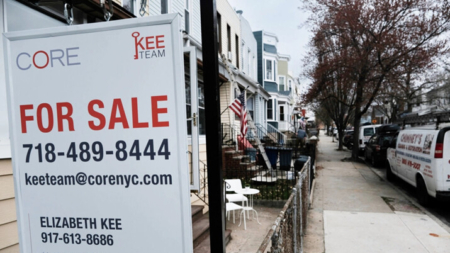 Viviendas en EE.UU. llegan al “precio más alto jamás registrado” mientras las ventas caen: informe