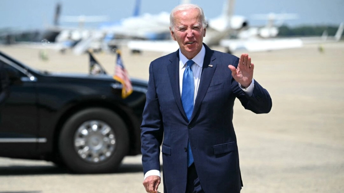 El presidente Joe Biden llega a la Base Conjunta Andrews en Maryland el 23 de julio de 2024. (Saul Loeb/AFP vía Getty Images)