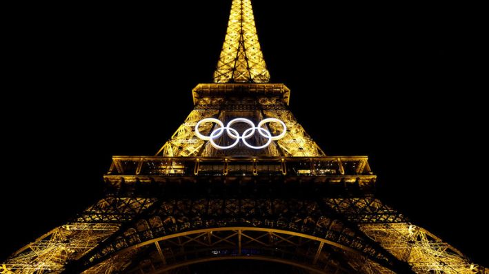 Una vista general de la Torre Eiffel antes de los Juegos Olímpicos de París 2024 el 22 de julio de 2024 en París, Francia. (Michael Reaves/Getty Images)