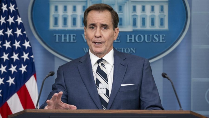 John Kirby, asesor de Comunicaciones de Seguridad Nacional de la Casa Blanca, habla durante la rueda de prensa diaria en la Casa Blanca, en Washington, DC, EE.UU. EFE/Samuel Corum